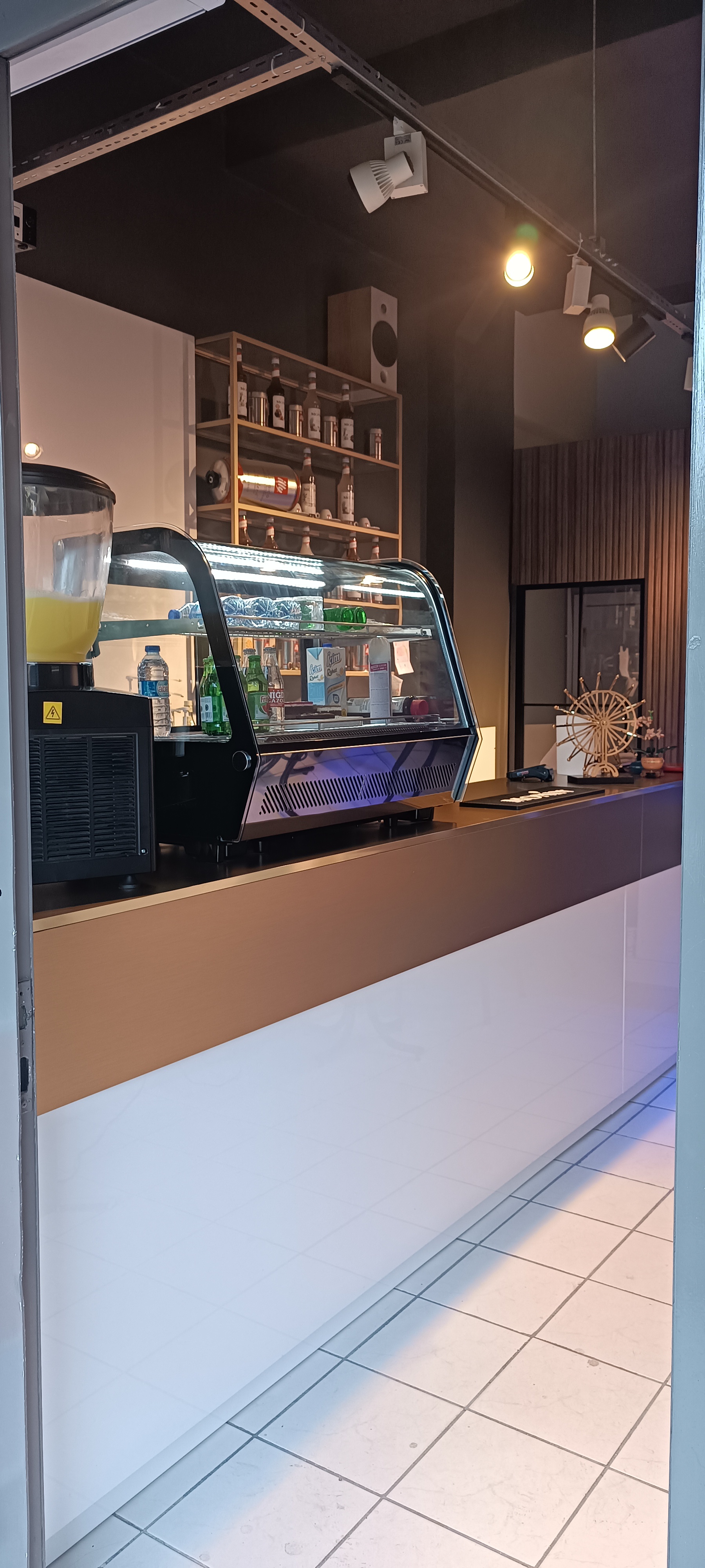 Sunrise Cafe bar tezgahı